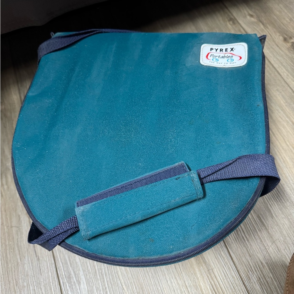 Pyrex Blue Insulated Food Carrier